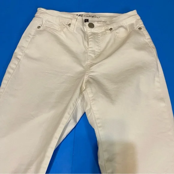 40. DG2 By Diane Gilman Stylish White Pants - Picture 2 of 9